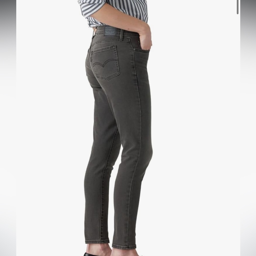 Levi’s back skinny jeans 🖤